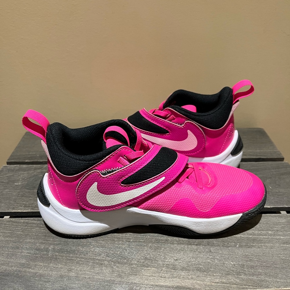 Nike Team Hustle D 11 GS Girls Fierce Pink / Black Sz 4.5y  - Great condition - Picture 2 of 10